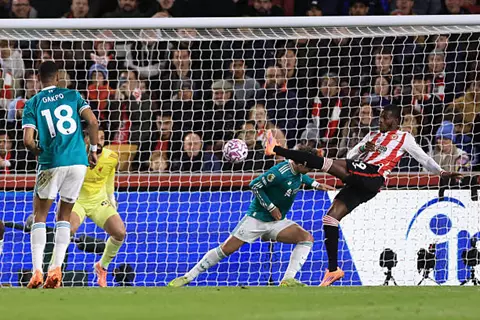 دقيقة بدقيقة (صلاح أساسيا).. ليفربول 0-1 برينتفورد.. هدف ضائع (فيديو وصور)